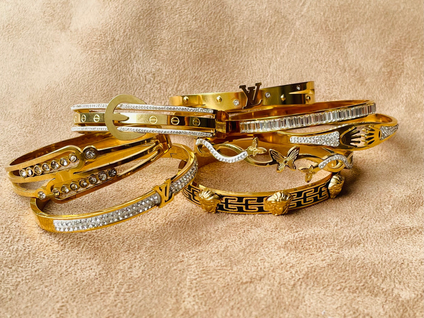 ✨SS Diamanté Crystal Studded Amore Gold Cuff Bracelet ✨