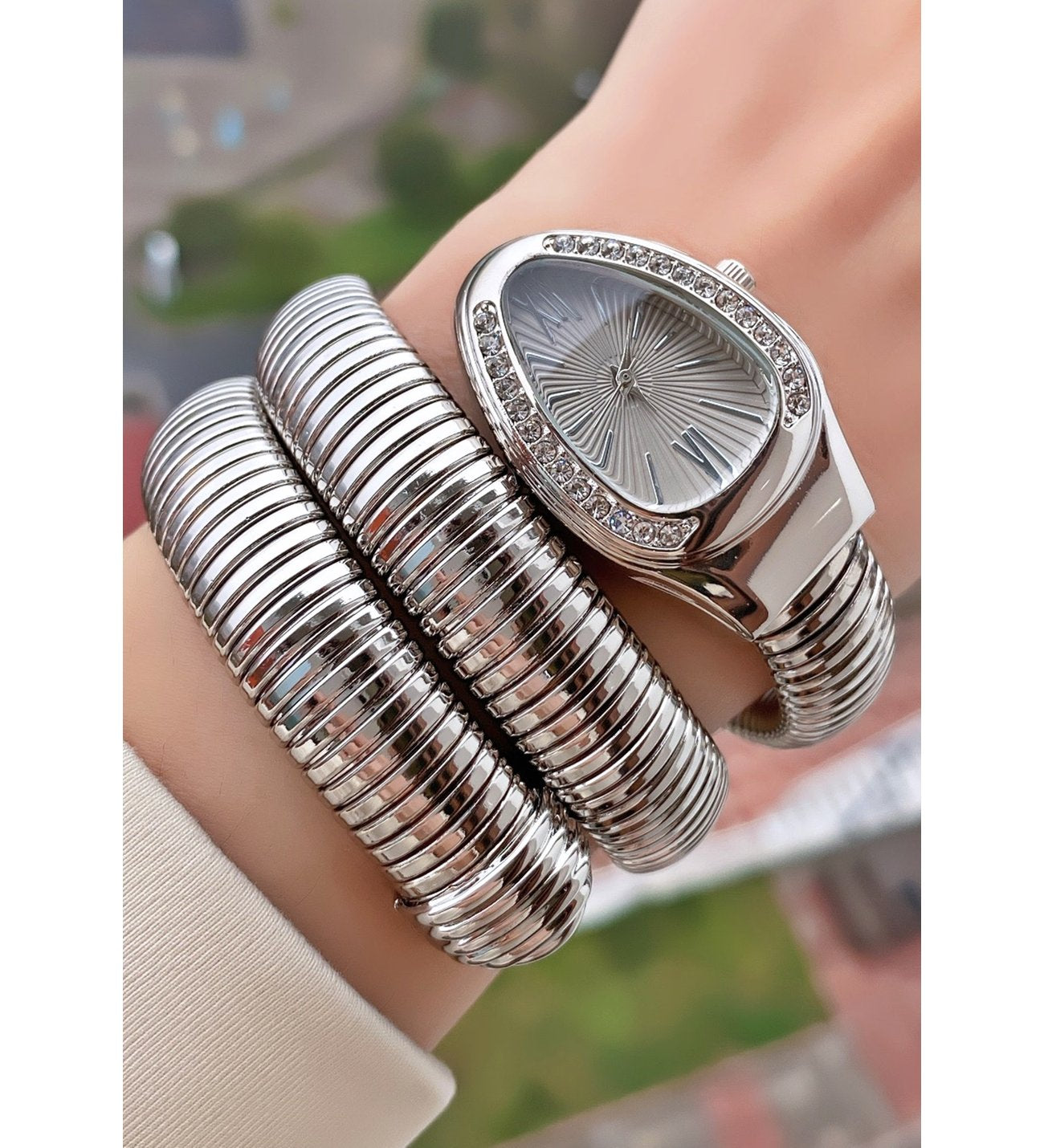 ✨Crystal studded SilverxSilver dial Bvlg serpenti snake watch✨