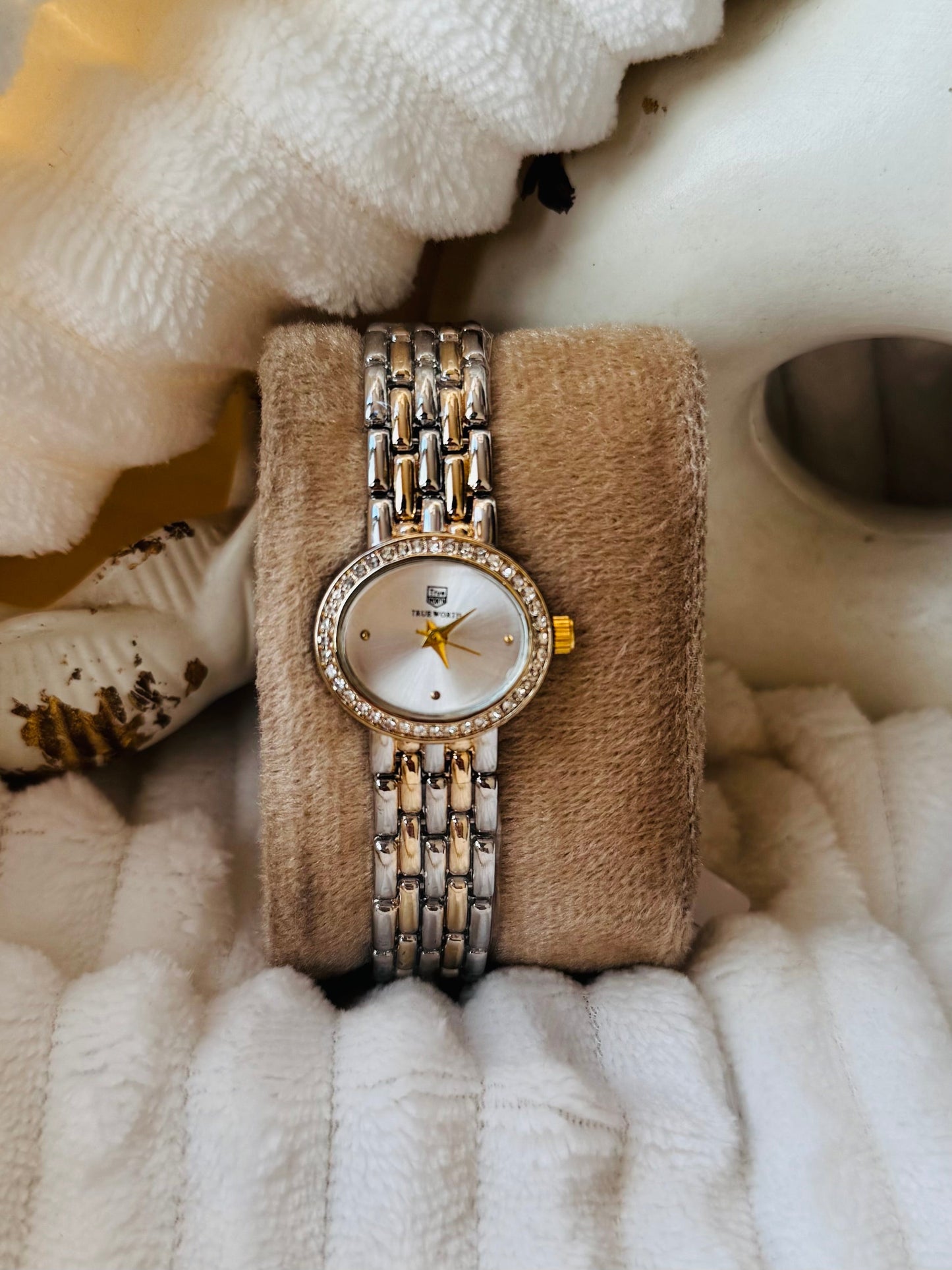 ✨Exclusive Zirconia SilverXGold Grey Dial Crystal Studded True worth watch ✨