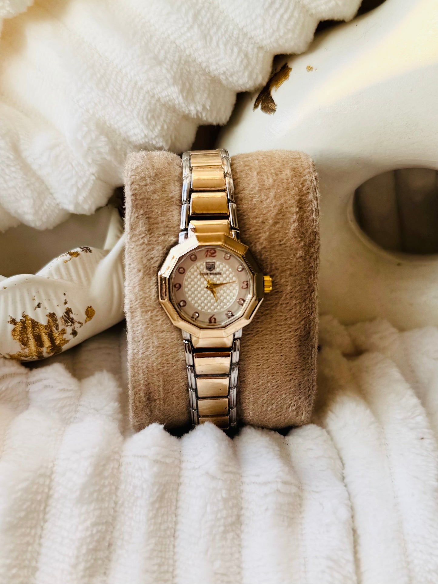 ✨Exclusive SilverXRoseGold White Dial Classic True worth watch ✨