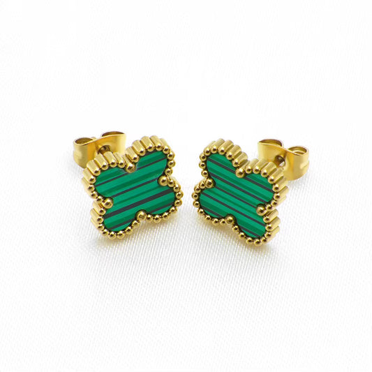 Green clovie stud earrings