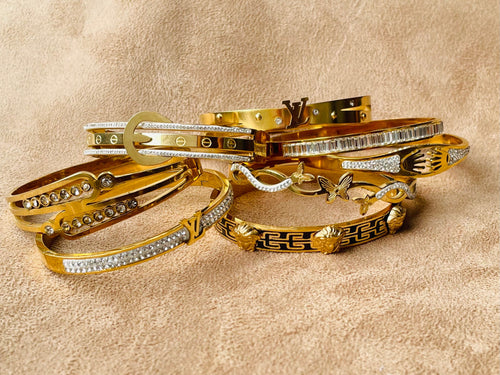 ✨SS Diamanté Crystal Studded Amore Gold Cuff Bracelet ✨