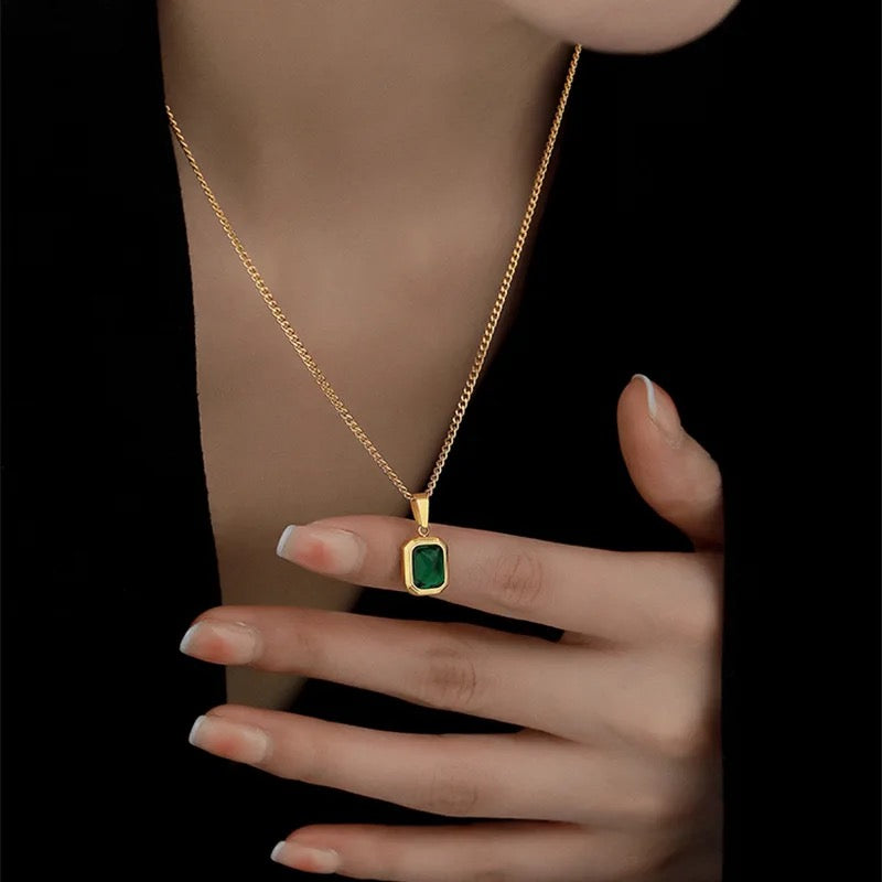 ✨Emerald Gold Serenade Pendant✨