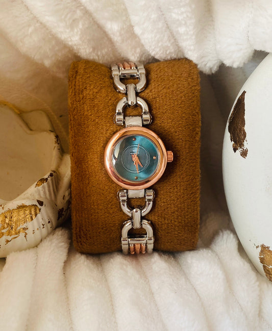 ✨Exquisite Emerald Dial RoseGoldxSilver Strap True Worth Chain Watch ✨