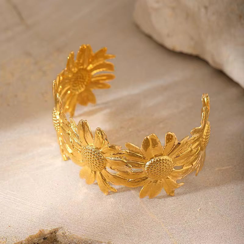 ✨Stainless steel Gold Chunky Floral Adjustable Cuff Bracelet ✨