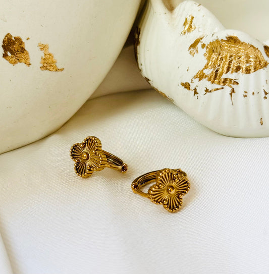 ✨Stainless steel Gold Clovie Cliped Earrings ✨