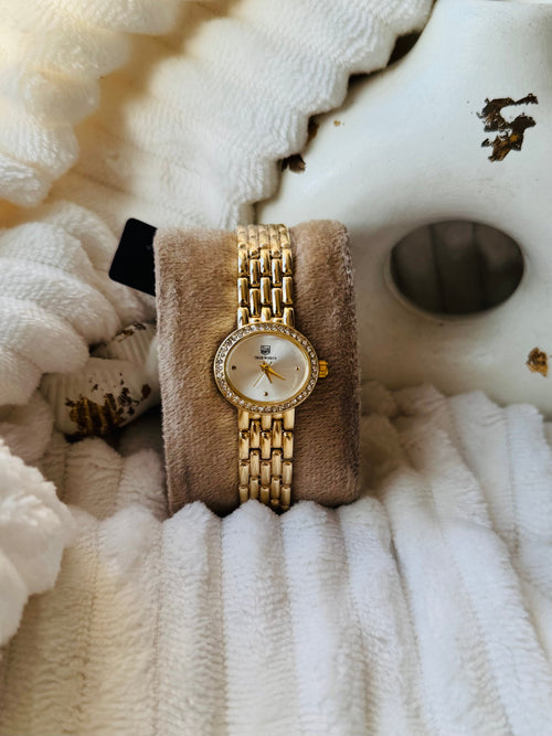 ✨Exclusive Zirconia Gold White Dial Crystal Studded True worth watch ✨