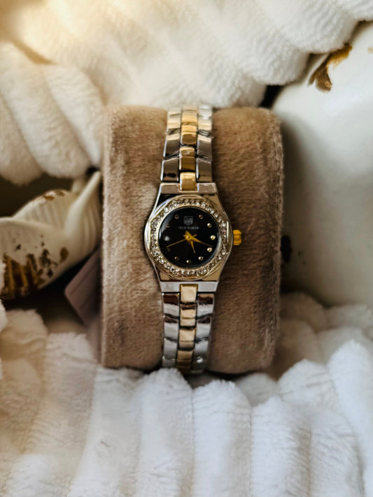 ✨Exclusive Zirconia SilverXGold Black Dial Crystal Studded True worth watch ✨