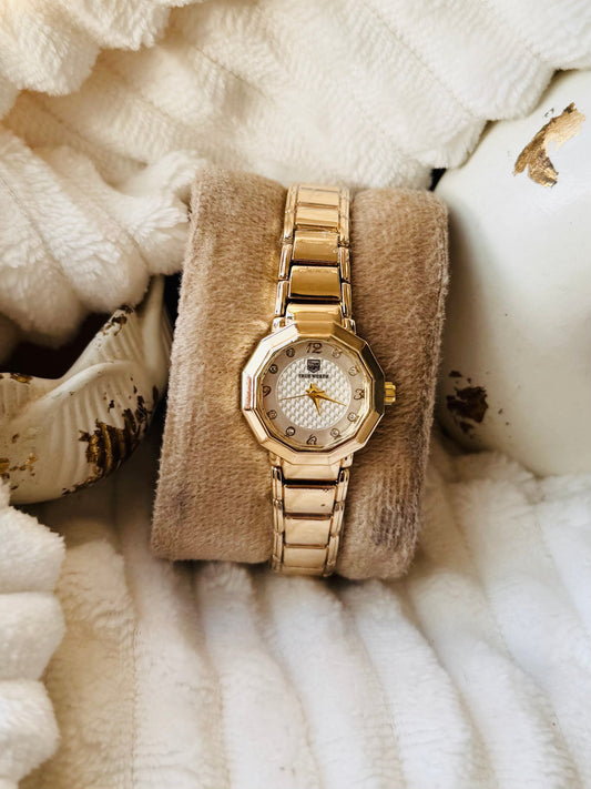 ✨Exclusive Gold White Dial Classic True worth watch ✨