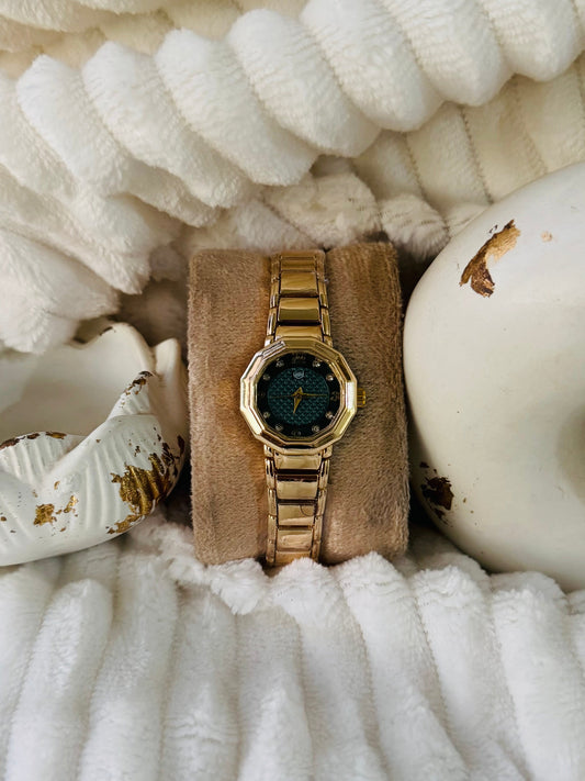 ✨Exclusive Gold Emerald Dial Classic True worth watch ✨