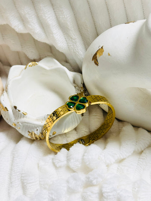 ✨Stainless steel Gold Emerald Clovie Cuff Bracelet ✨
