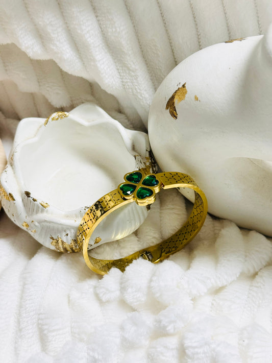 ✨Stainless steel Gold Emerald Clovie Cuff Bracelet ✨