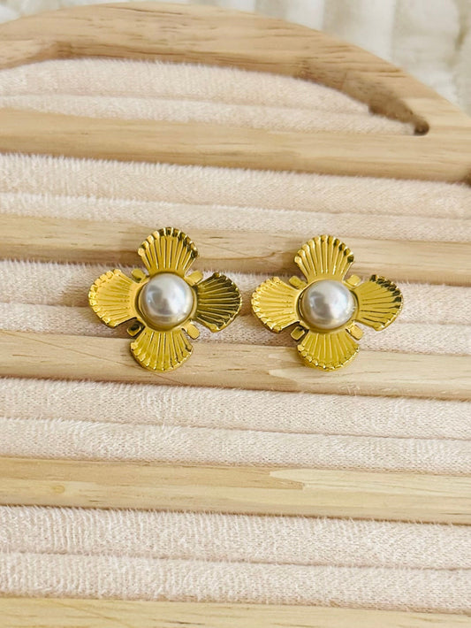 ✨Stainless steel Gold Pearl Floral Earrings ✨