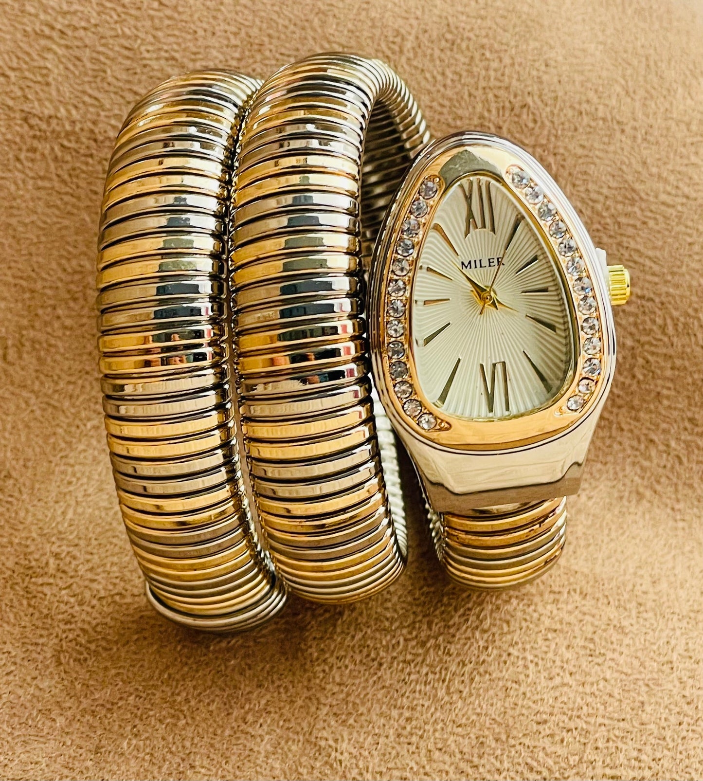 ✨Premium Serpenti White SilverXGold Bvlg Watch ✨